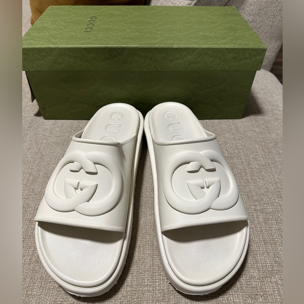 Authentic Soft Rubber Gucci Interlocking Off White
Men's Slide
